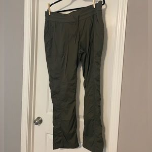 Army green The North Face Aphrodite women’s hiking pants